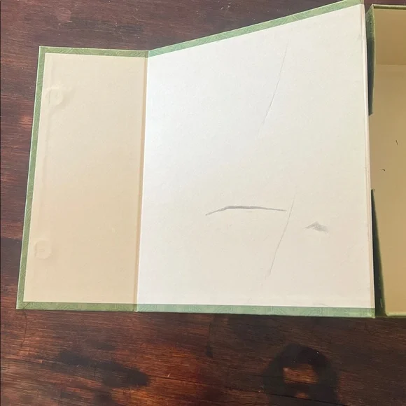 Medium Gucci Box - Picture 4 of 5